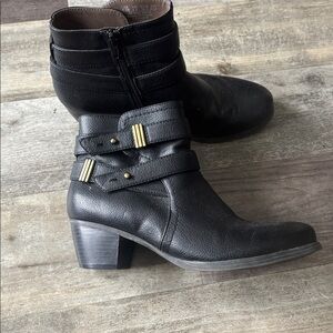 Natural soul booties black